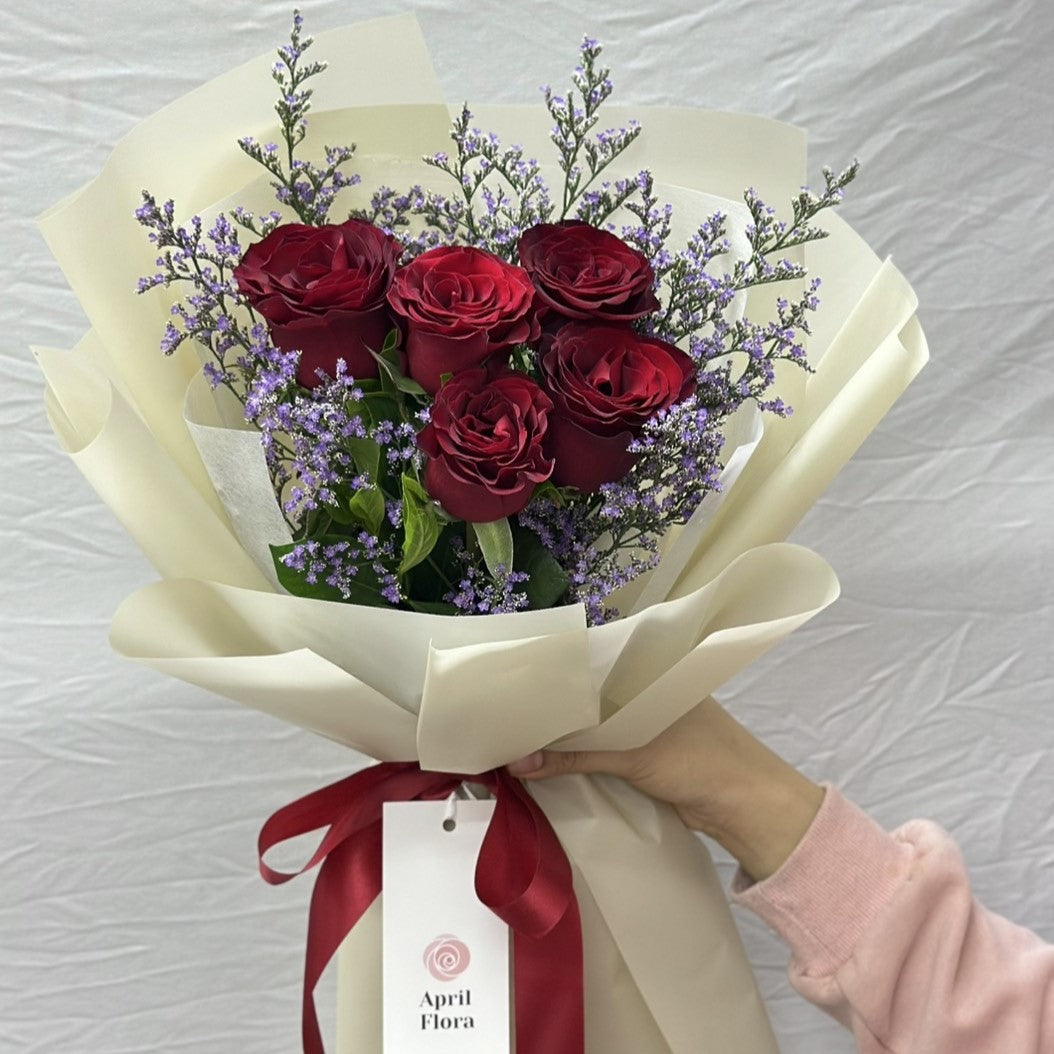 "Honey" bouquet of 5 red roses