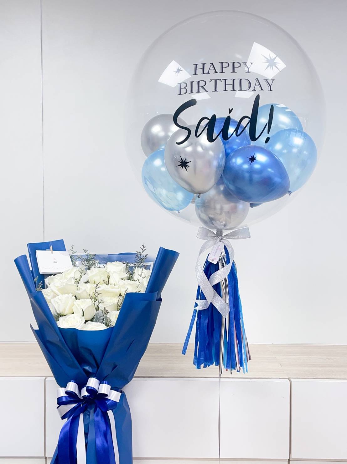 Bouquet Of 20 White Roses With Transparent Balloon