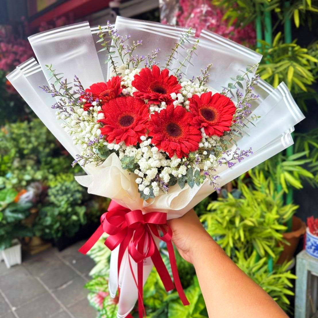 "Ruby Spark" bouquet of 5 red gerbera with baby's breath